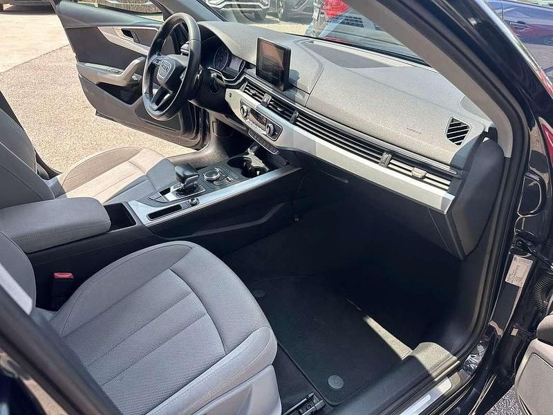 Usata Audi A4 Business 150 CV (110 kW) 2017 Blu/azzurro Station wagon