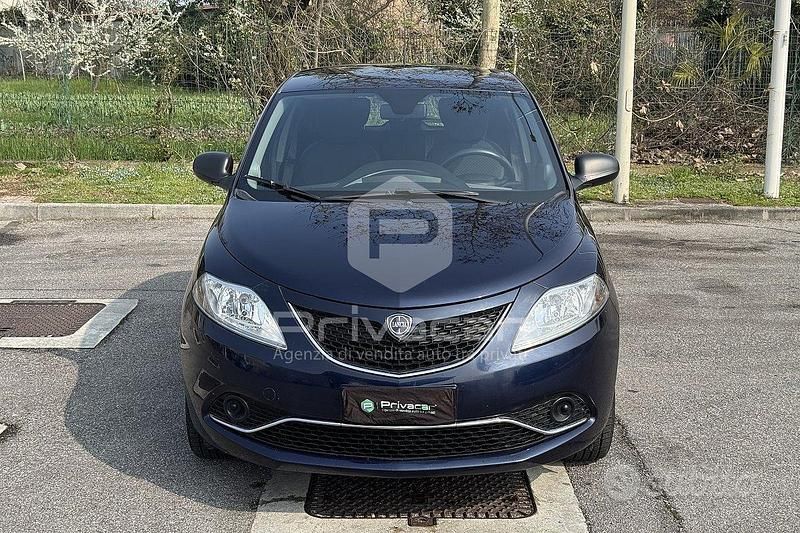 Usata Lancia Ypsilon Silver 69 CV (50 kW) 2016 Blu Utilitaria