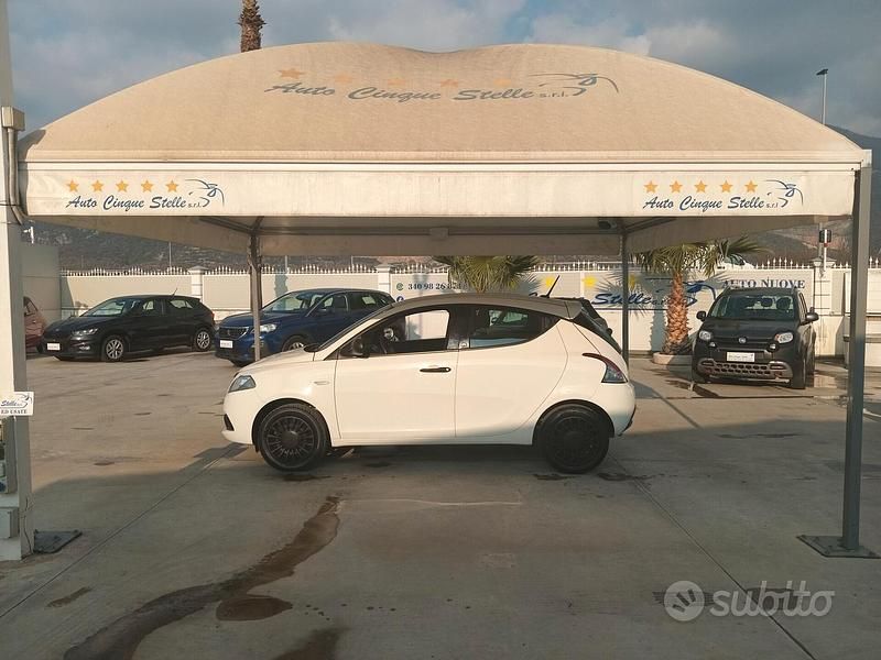 Bianco Usata 2020 Lancia Ypsilon Due volumi | 8990 € (Ottimo prezzo) - Immagine 1/4