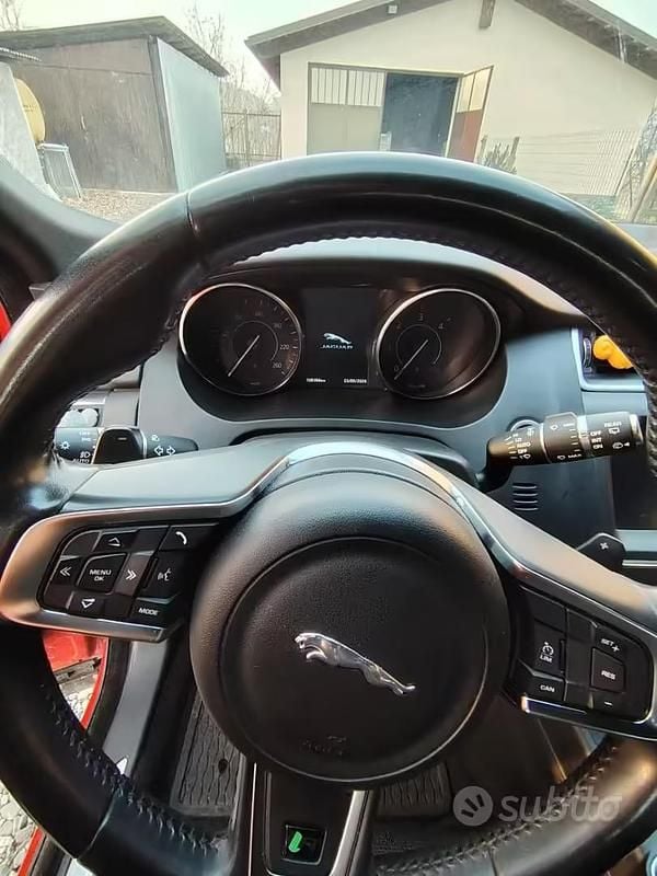 Occasion Jaguar E-Pace R-Dynamic 150 ch (110 kW) 2019 Rouge SUV