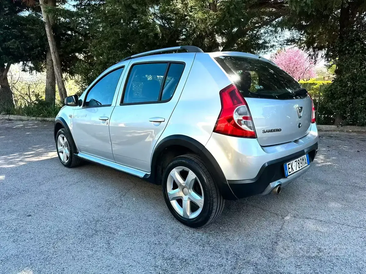 Usata Dacia Sandero 84 CV (61 kW) 2012 Berlina