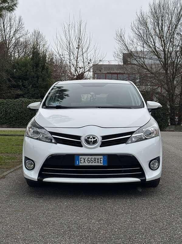 Usata Toyota Verso Active 111 CV (81 kW) 2014 Bianco Monovolume