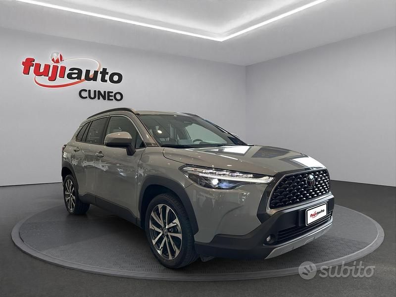 Usata Toyota Corolla Cross Trend 140 CV (102 kW) 2025 Manhattan grey SUV