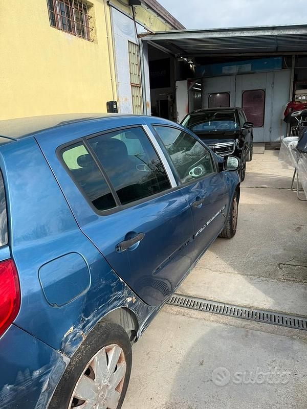 Usata Renault Clio II 75 CV (55 kW) 2011 Berlina