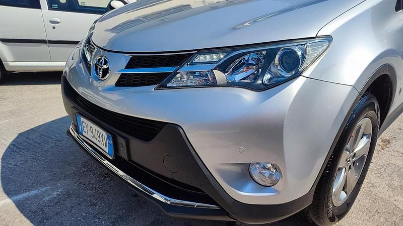 Usata Toyota RAV4 Active 123 CV (90 kW) 2015 Argento Station wagon