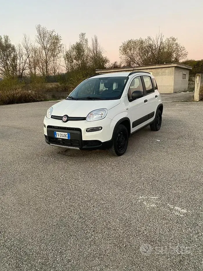 Usata Fiat Panda 4x4 S 85 CV (62 kW) 2019 Bianco Utilitaria