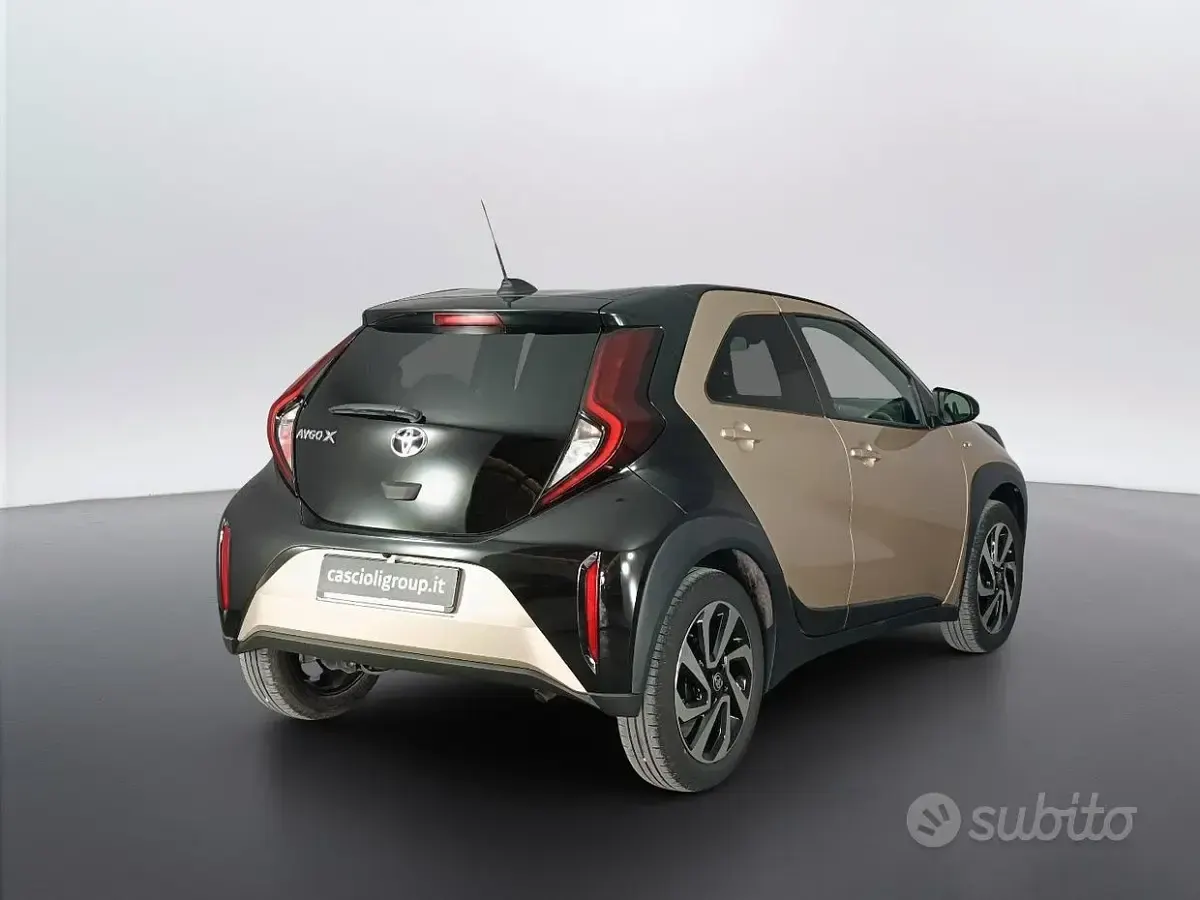 Usata Toyota Aygo X Trend 72 CV (52 kW) 2024 Beige SUV