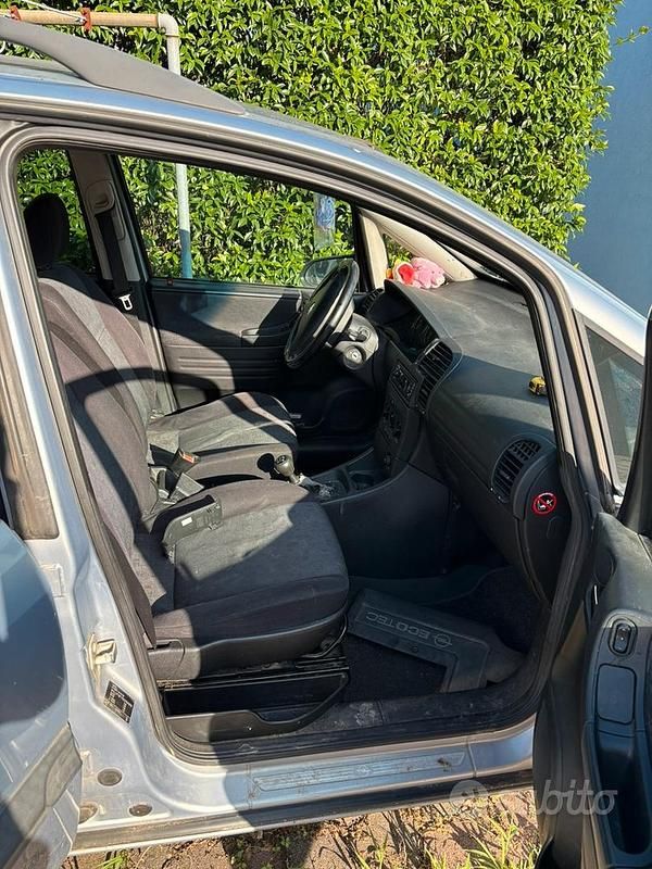 Usata Opel Zafira 101 CV (74 kW) 2002 Monovolume