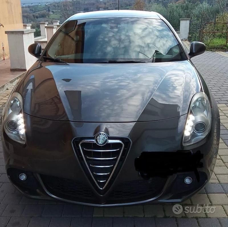 Grigio Usata 2012 Alfa Romeo Giulietta Exclusive Due volumi | 4500 € (Super prezzo) - Immagine 1/4