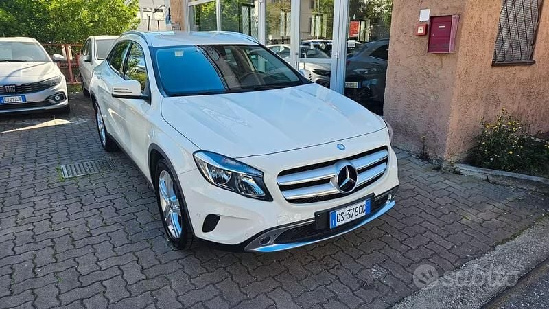 Usata Mercedes GLA220 177 CV (130 kW) 2016 Bianco SUV