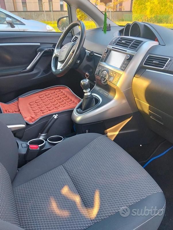 Usata Toyota Verso 132 CV (97 kW) 2016 Nero Monovolume