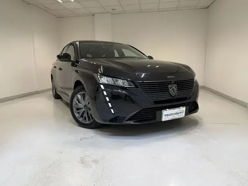 Usata Peugeot 308 SW Active 110 CV (80 kW) 2022 Nero Station wagon