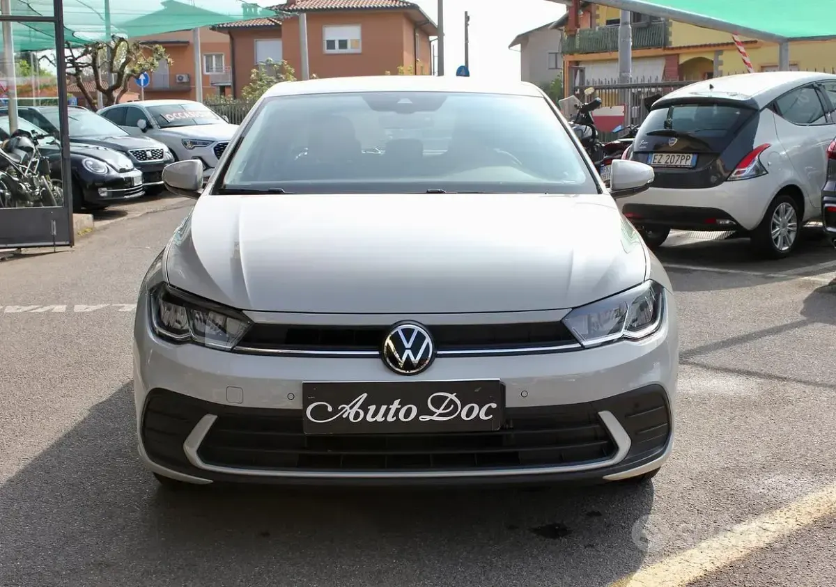 Usata VW Polo 80 CV (58 kW) 2023 Grigio Utilitaria