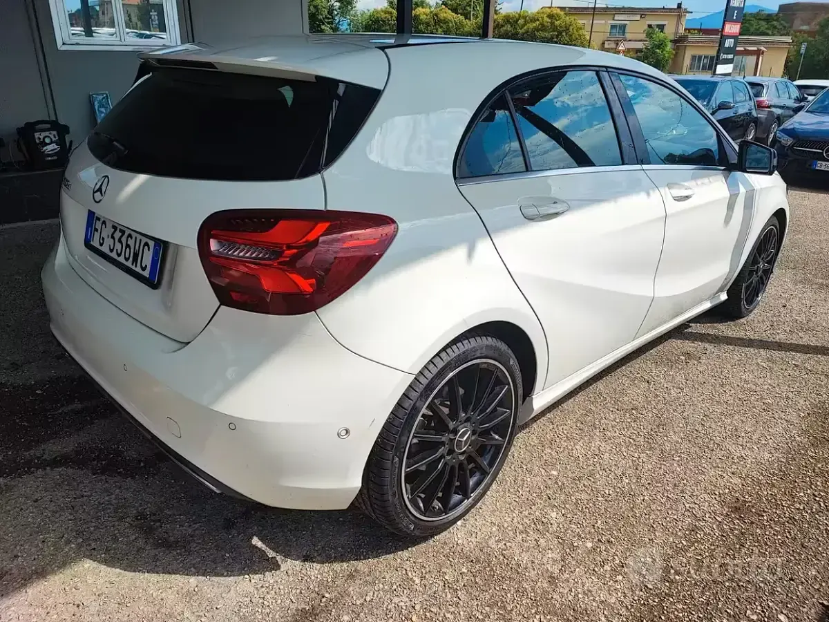 Usata Mercedes A200 Premium 136 CV (100 kW) 2017 Bianco Utilitaria