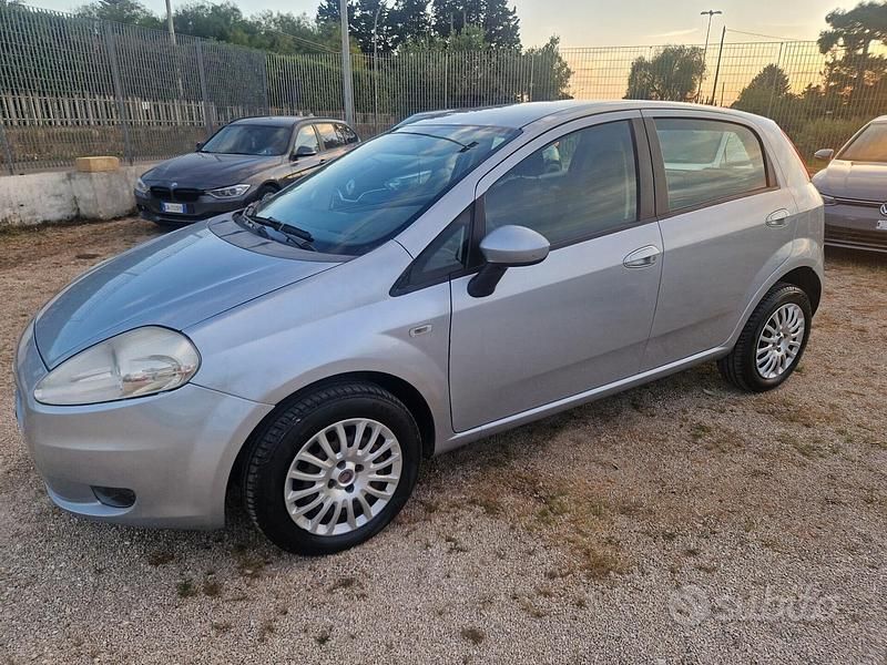 Usata Fiat Grande Punto Dynamic 77 CV (56 kW) 2009 Grigio Utilitaria