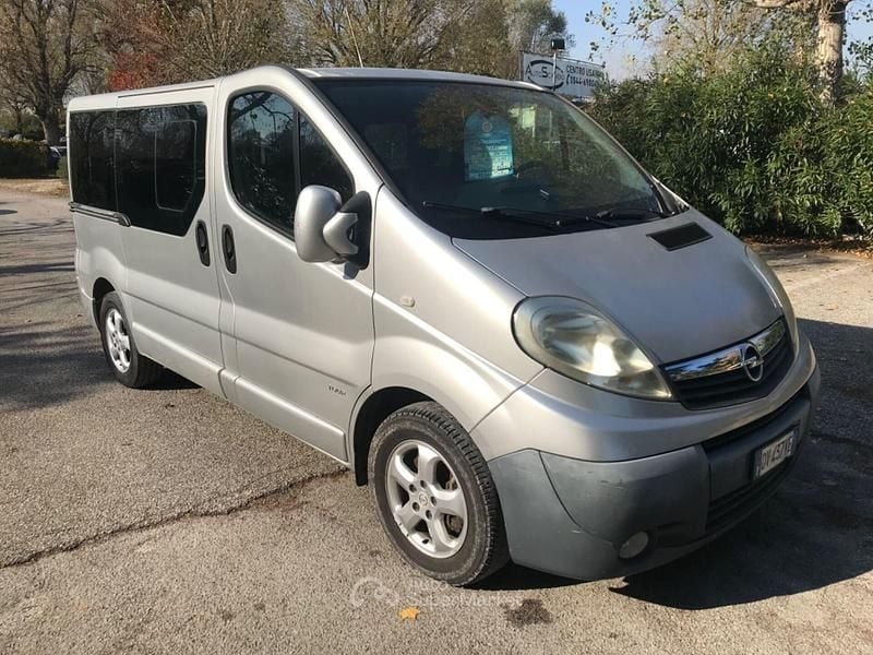 Usata Opel Vivaro 146 CV (107 kW) 2009 Argento Monovolume