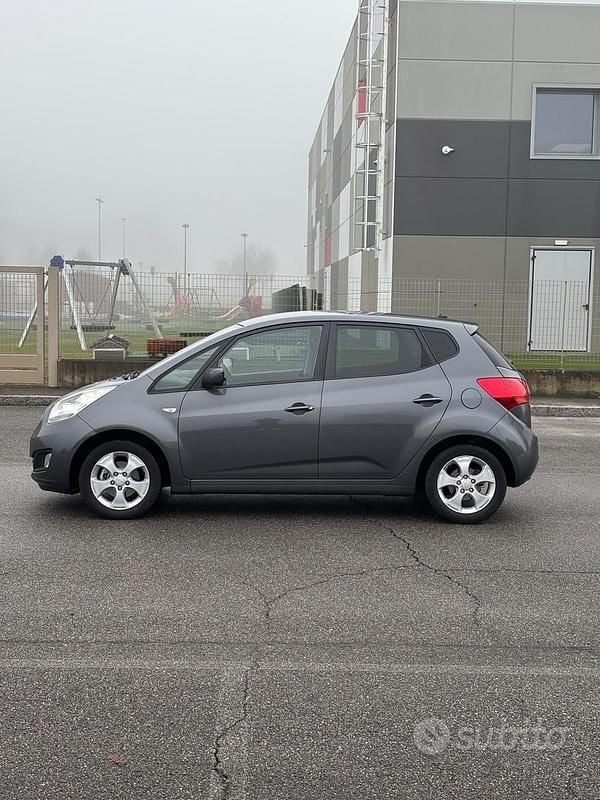 Usata Kia Venga EX 90 CV (66 kW) 2011 Grigio Utilitaria