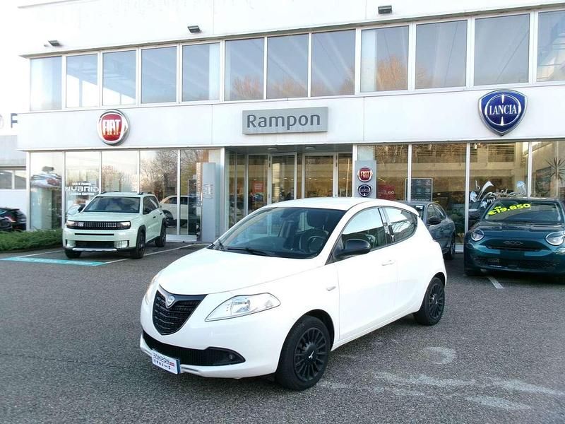 Bianco Usata 2014 Lancia Ypsilon Platinum Due volumi | 5350 € (Buon prezzo) - Immagine 1/4