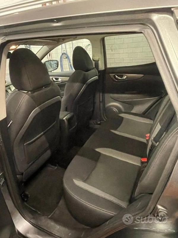 Usata Nissan Qashqai N-Connecta 110 CV (80 kW) 2018 Grigio scuro SUV