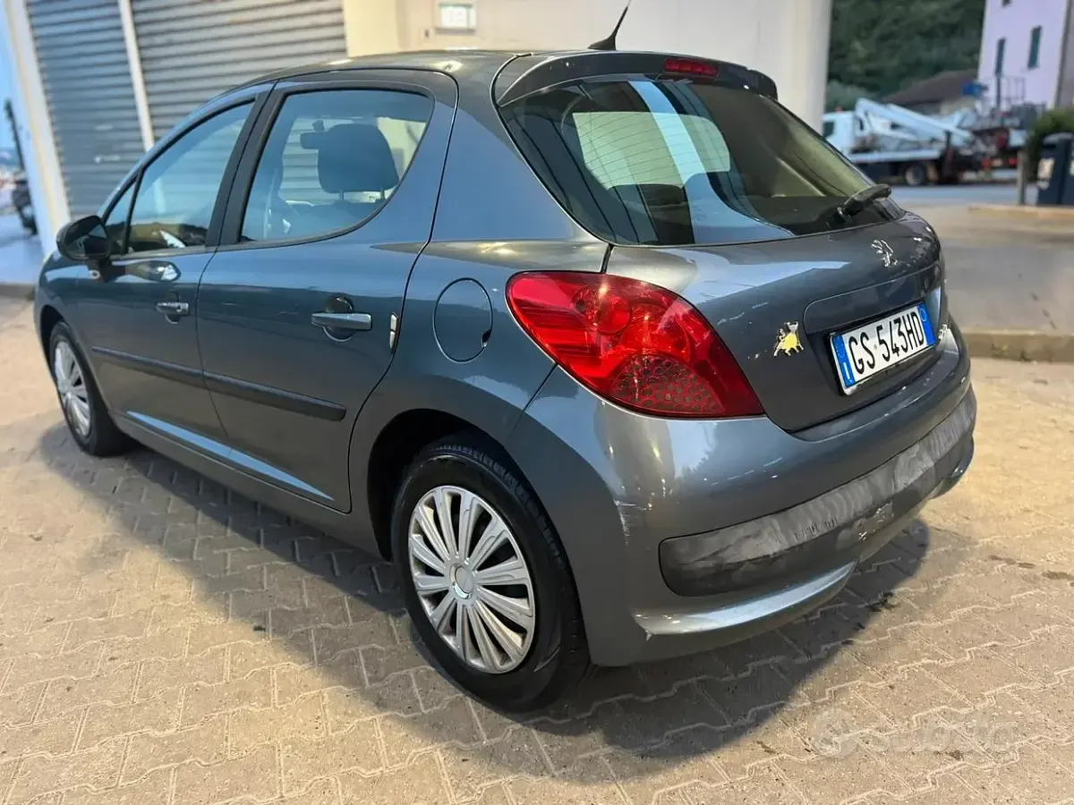 Usata Peugeot 207 68 CV (50 kW) 2006 Grigio Berlina