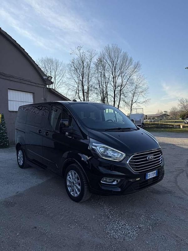 Usata Ford Tourneo Titanium 185 CV (136 kW) 2021 Nero Monovolume