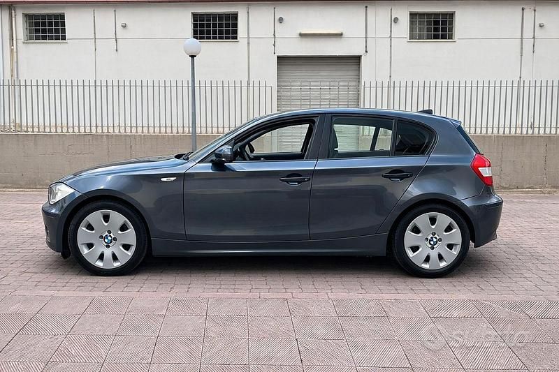 Usata BMW 118 122 CV (89 kW) 2006 Grigio Utilitaria