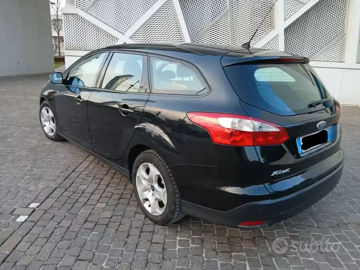 Usata Ford Focus 115 CV (84 kW) 2013 Nero Station wagon