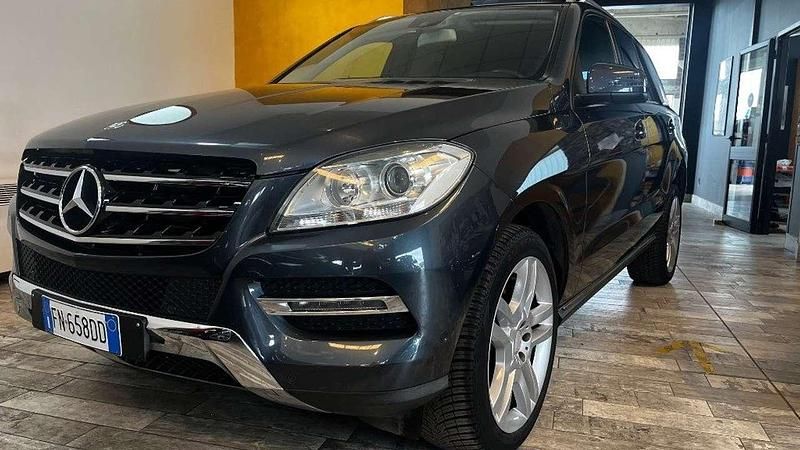 Grigio Usata 2013 Mercedes ML250 SUV | 15.800 € (Ottimo prezzo) - Immagine 1/4