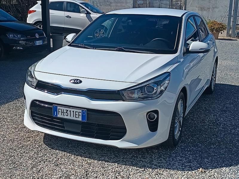 Usata Kia Rio 100 CV (73 kW) 2017 Bianco Berlina