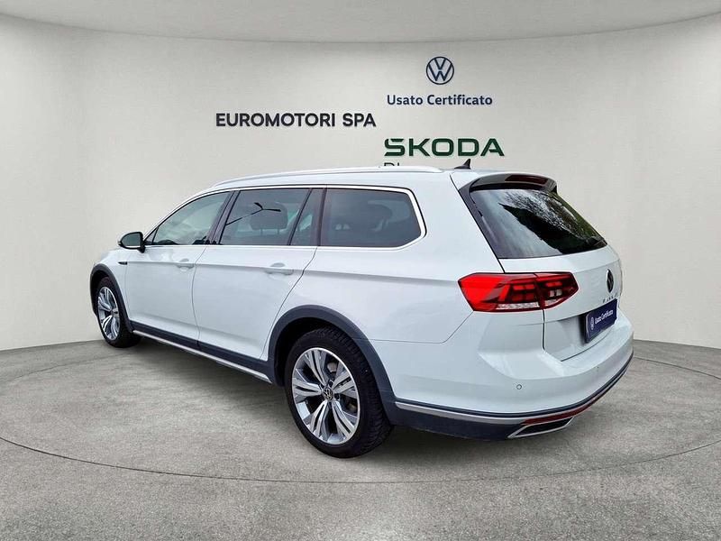 Usata VW Passat Alltrack 200 CV (147 kW) 2023 Bianco Station wagon