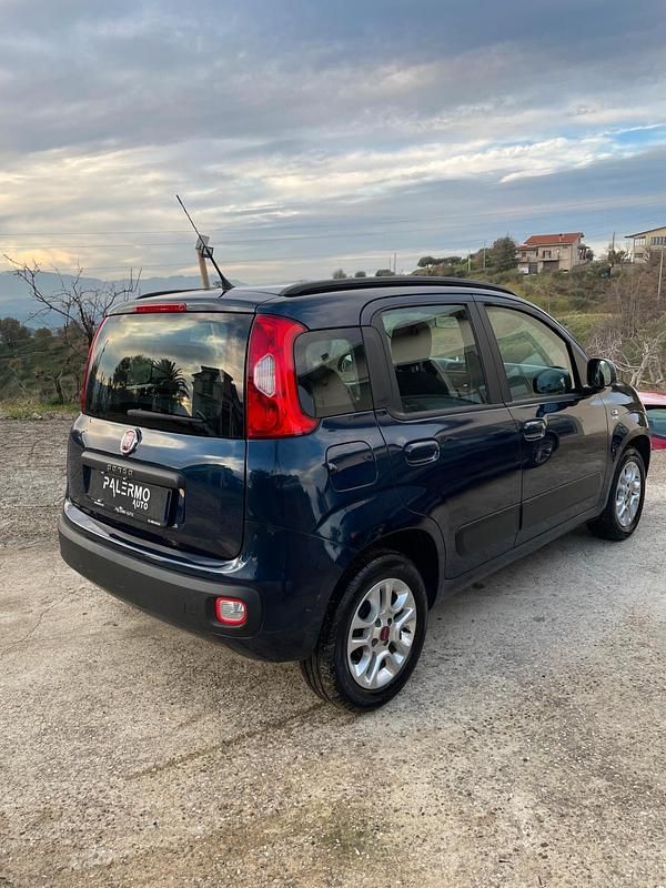 Usata Fiat Panda Lounge 69 CV (50 kW) 2018 Blu Utilitaria