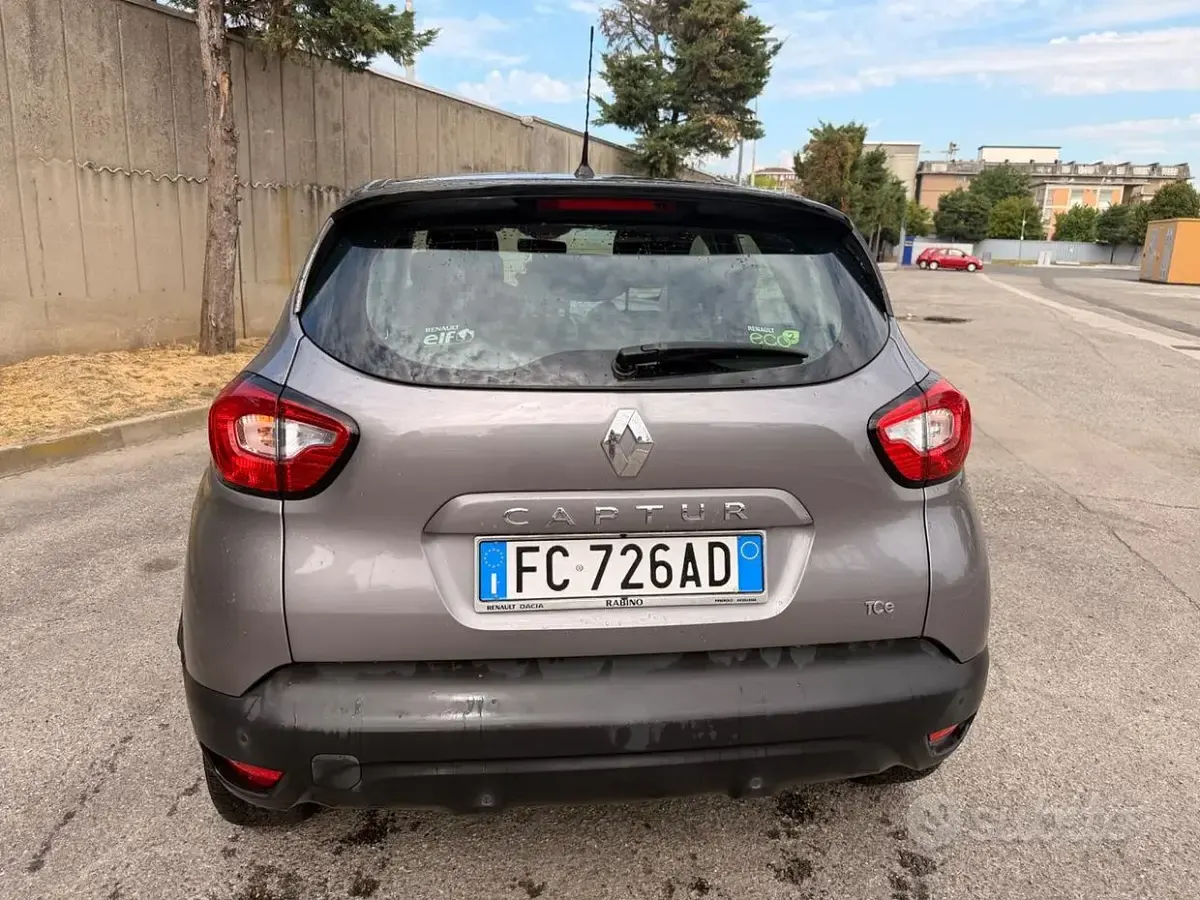 Usata Renault Captur 90 CV (66 kW) 2015 Grigio SUV