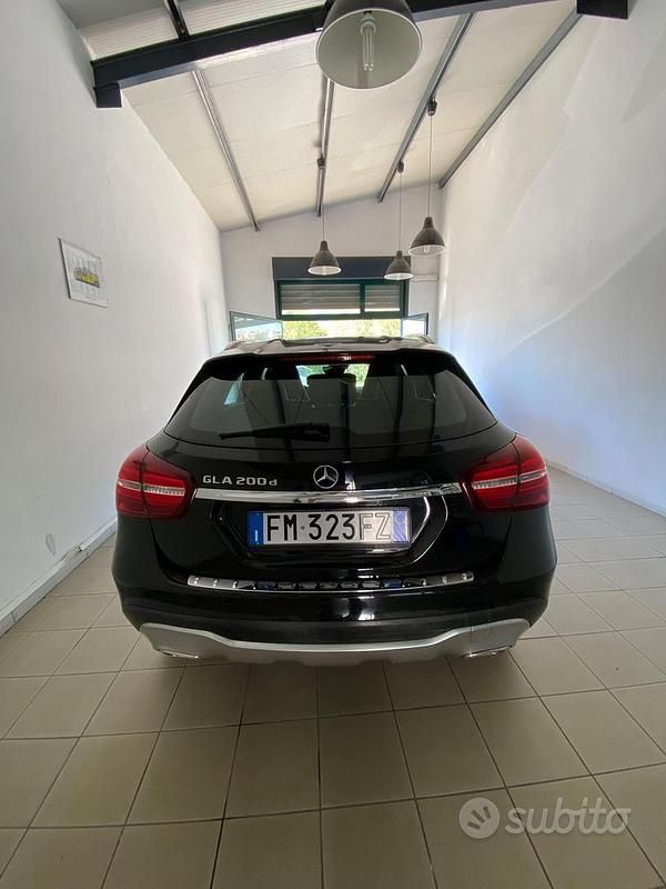 Usata Mercedes GLA200 136 CV (100 kW) 2017 Nero SUV