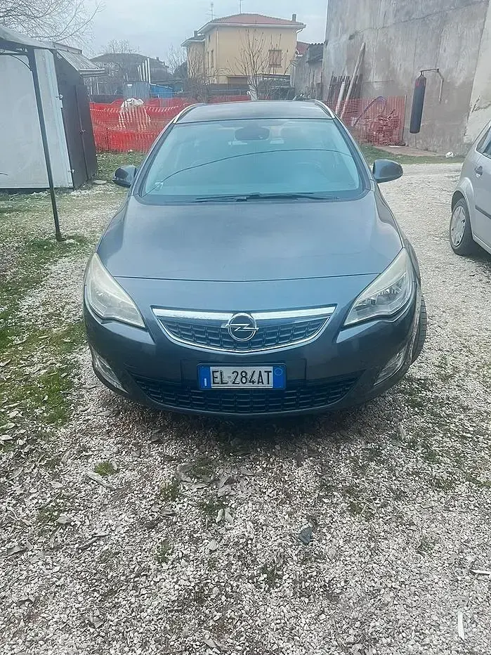 Usata Opel Astra 125 CV (91 kW) 2012 Station wagon