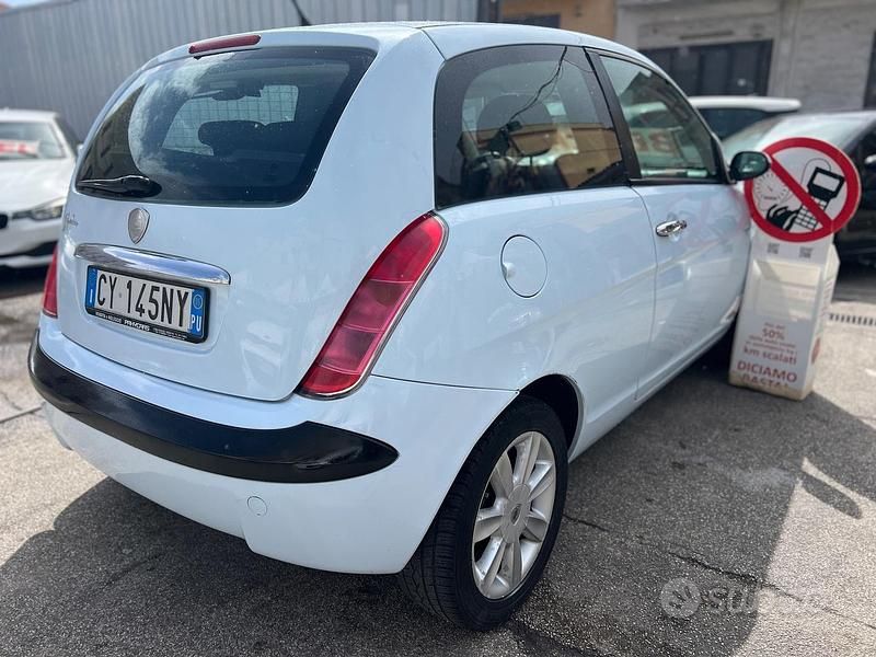 Usata Lancia Ypsilon 60 CV (44 kW) 2005 Blu Utilitaria