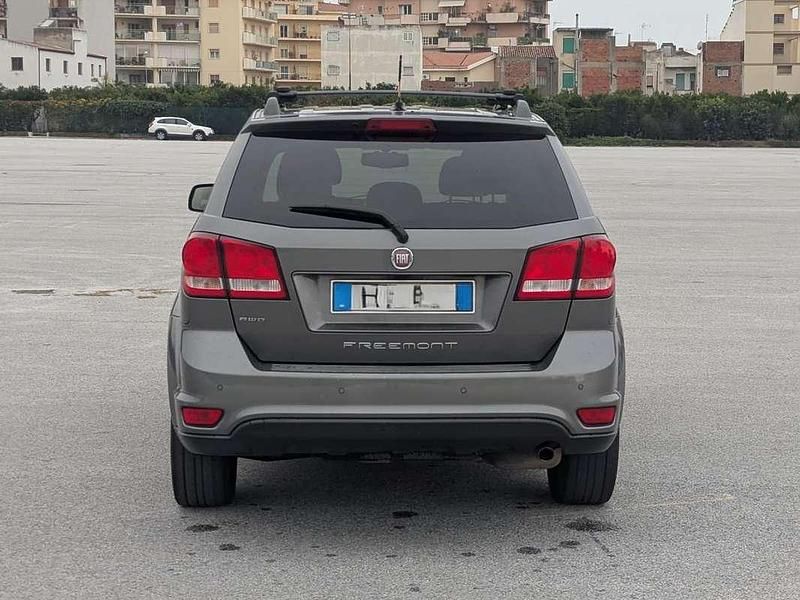 Usata Fiat Freemont Lounge 170 CV (125 kW) 2012 Grigio SUV
