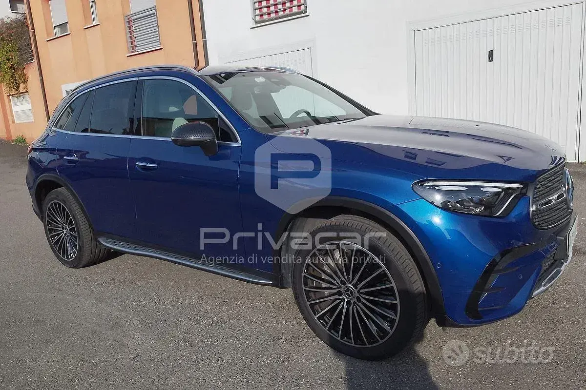 Usata Mercedes GLC300e AMG line 197 CV (144 kW) 2023 Blu Station wagon