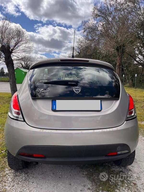 Usata Lancia Ypsilon Gold 80 CV (58 kW) 2013 Oro Utilitaria