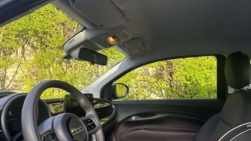 Begagnad Fiat 500e Icon 42 kW (58 HK) 2024 Svart Halvkombi