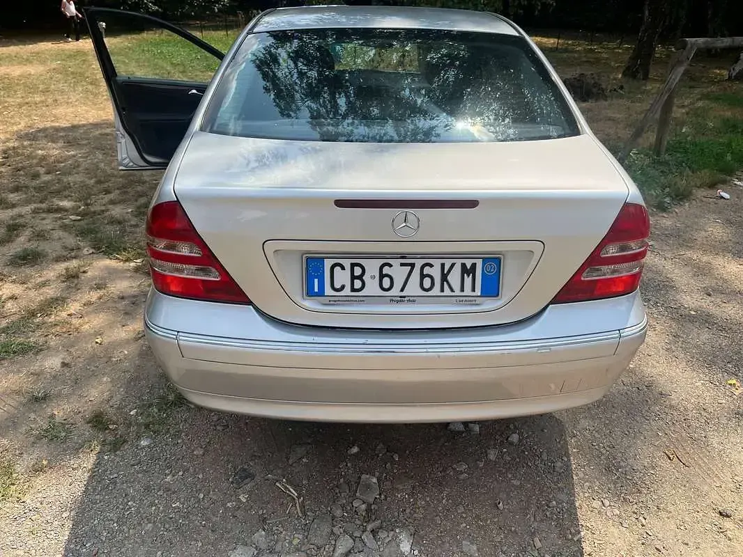 Usata Mercedes C180 Elegance 129 CV (94 kW) 2002 Argento Berlina
