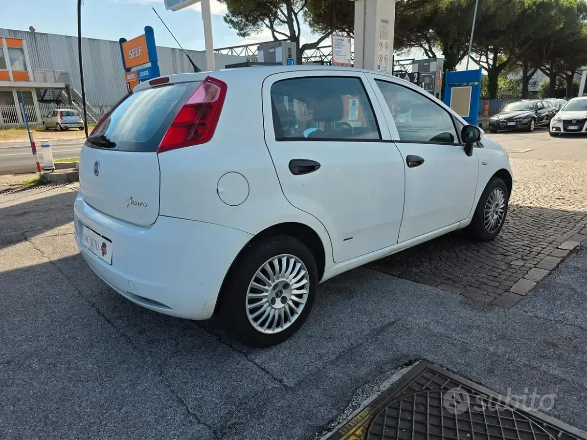 Usata Fiat Grande Punto 65 CV (47 kW) 2007 Bianco Utilitaria
