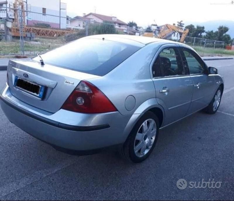 Usata Ford Mondeo 2004 Grigio Berlina