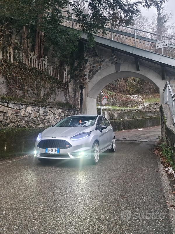 Usata Ford Fiesta Business Edition 100 CV (73 kW) 2014 Utilitaria