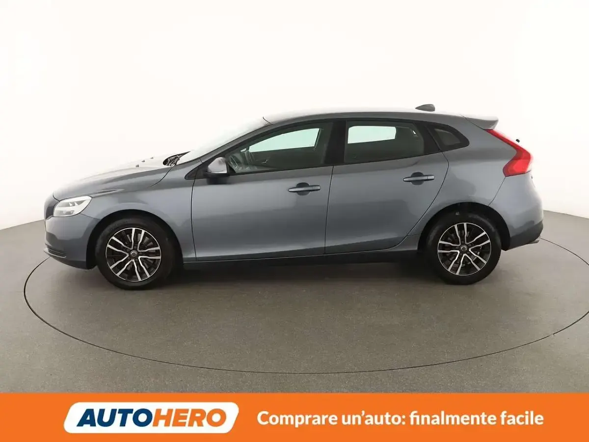 Usata Volvo V40 Momentum 150 CV (110 kW) 2017 Grigio Station wagon