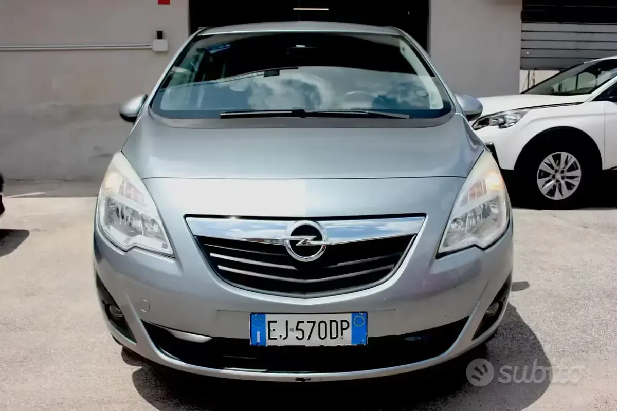 Usata Opel Meriva 101 CV (74 kW) 2011 Grigio Monovolume