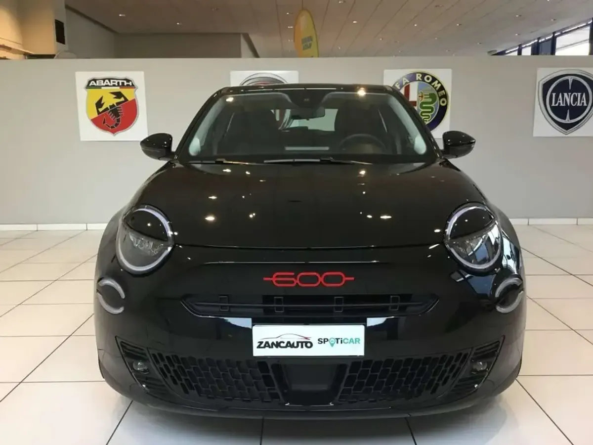 Usata Fiat 600E Red 114 kW (156 CV) 2025 Nero SUV