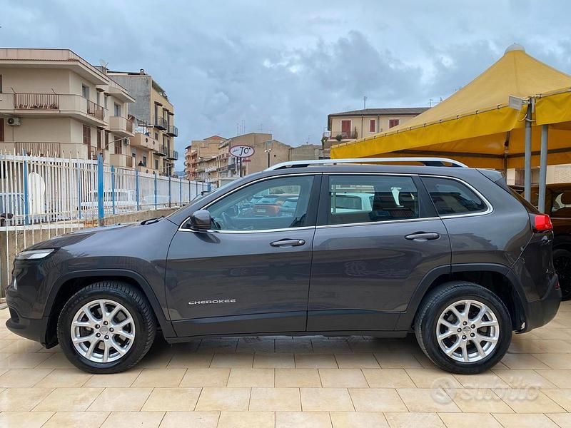 Usata Jeep Cherokee Longitude 140 CV (102 kW) 2016 Grigio SUV