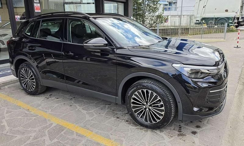 Usata VW Tiguan Life 131 CV (96 kW) 2024 Nero met. SUV