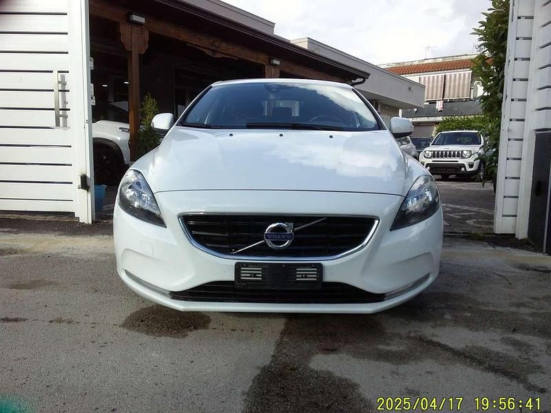 Usata Volvo V40 Momentum 120 CV (88 kW) 2016 Bianco Station wagon