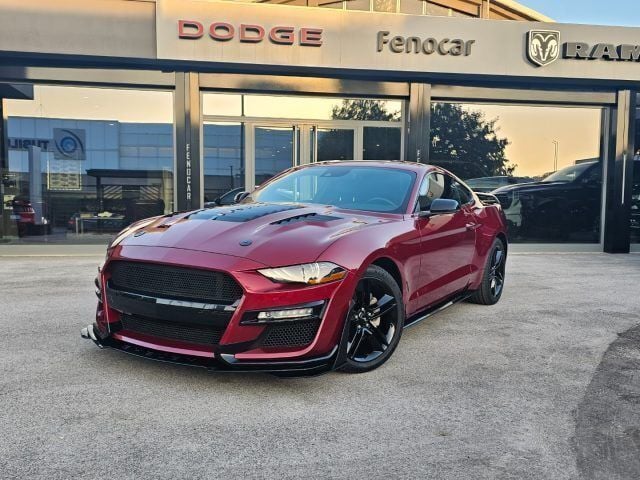 Usata Ford Mustang Premium 317 CV (233 kW) 2019 Bordeaux metallizzato Coupé
